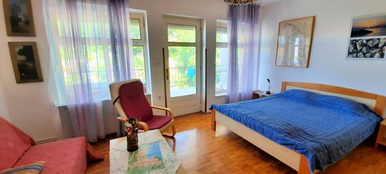 Apartmani Iskra Krk Town Exterior photo
