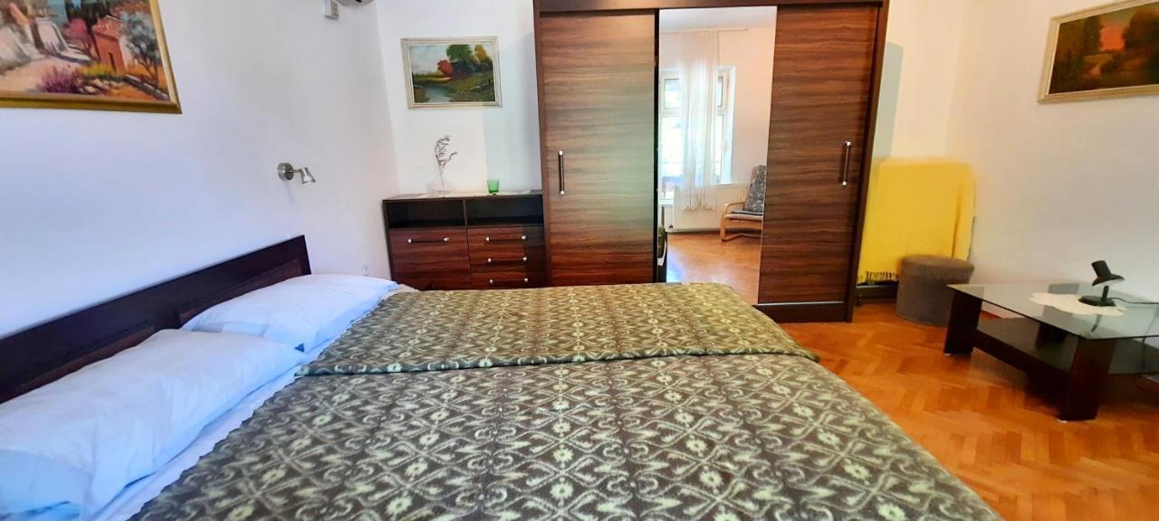 Apartmani Iskra Krk Town Exterior photo