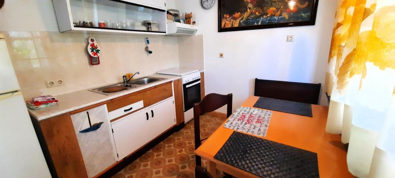 Apartmani Iskra Krk Town Exterior photo