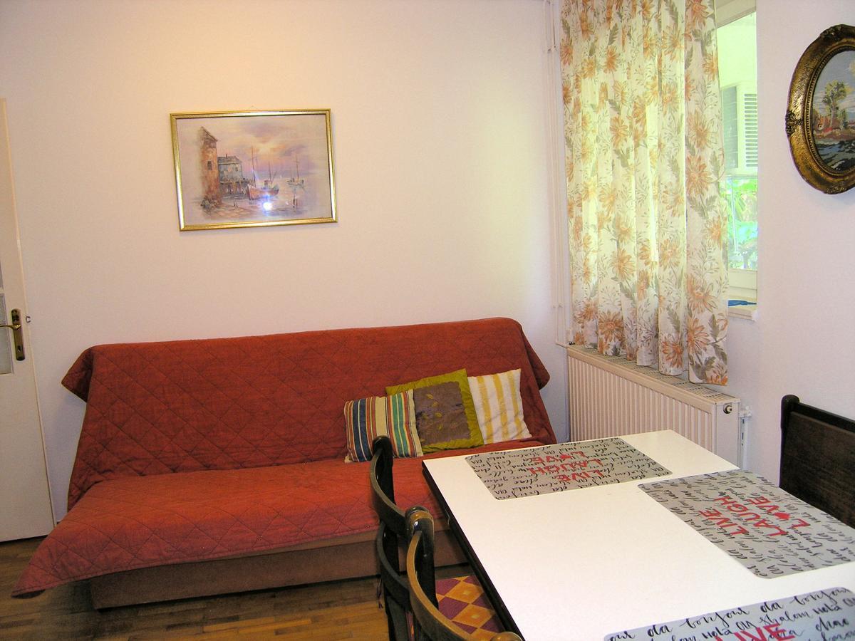 Apartmani Iskra Krk Town Exterior photo